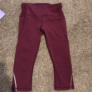 Lululemon maroon crops size 6